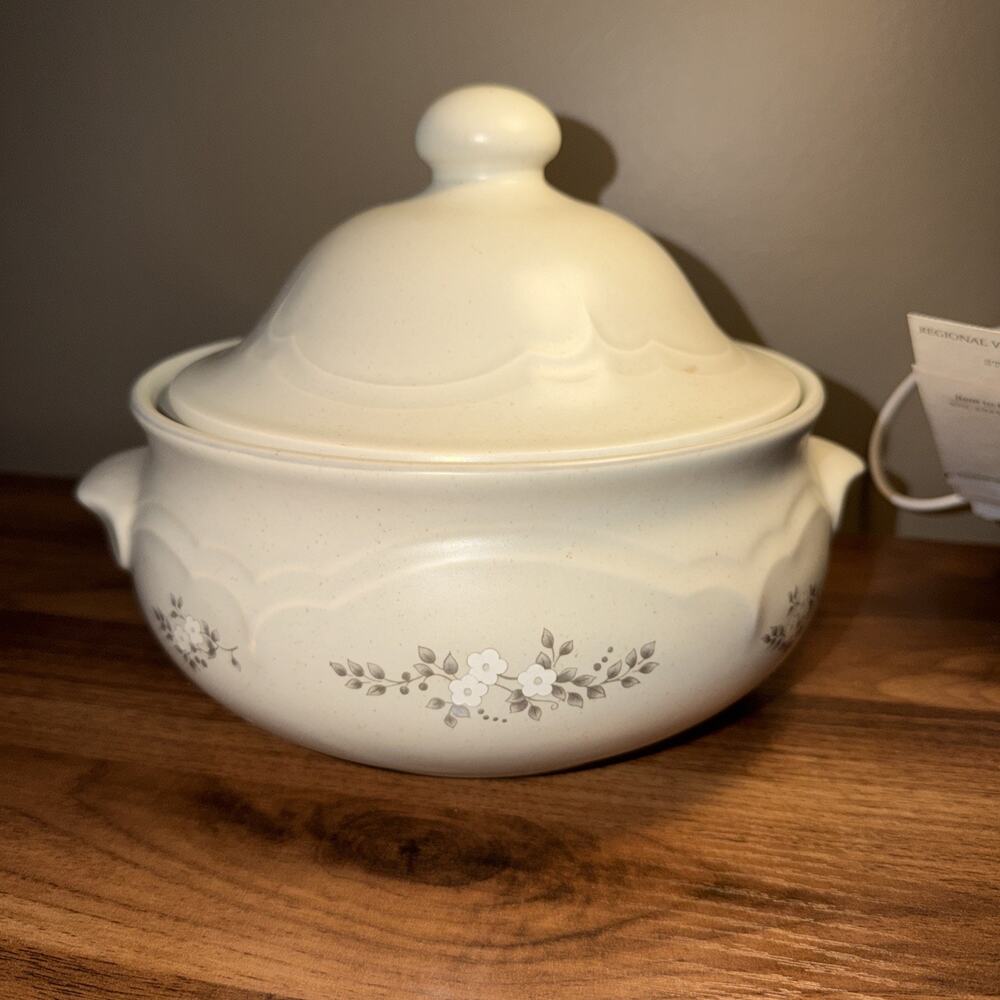 Pfaltzgraff HEIRLOOM 2 Qt Covered Casserole Dish & Lid